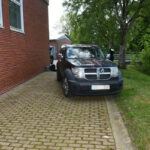 Frau in Rodenkirchen niedergeschlagen und Fahrzeug entwendet