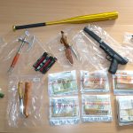 Bargeld und Waffenarsenal in Jever sichergestellt