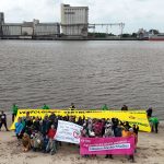 Protestaktion in Brake: Umweltschützer fordern Ende des Palmöl-Raubbaus