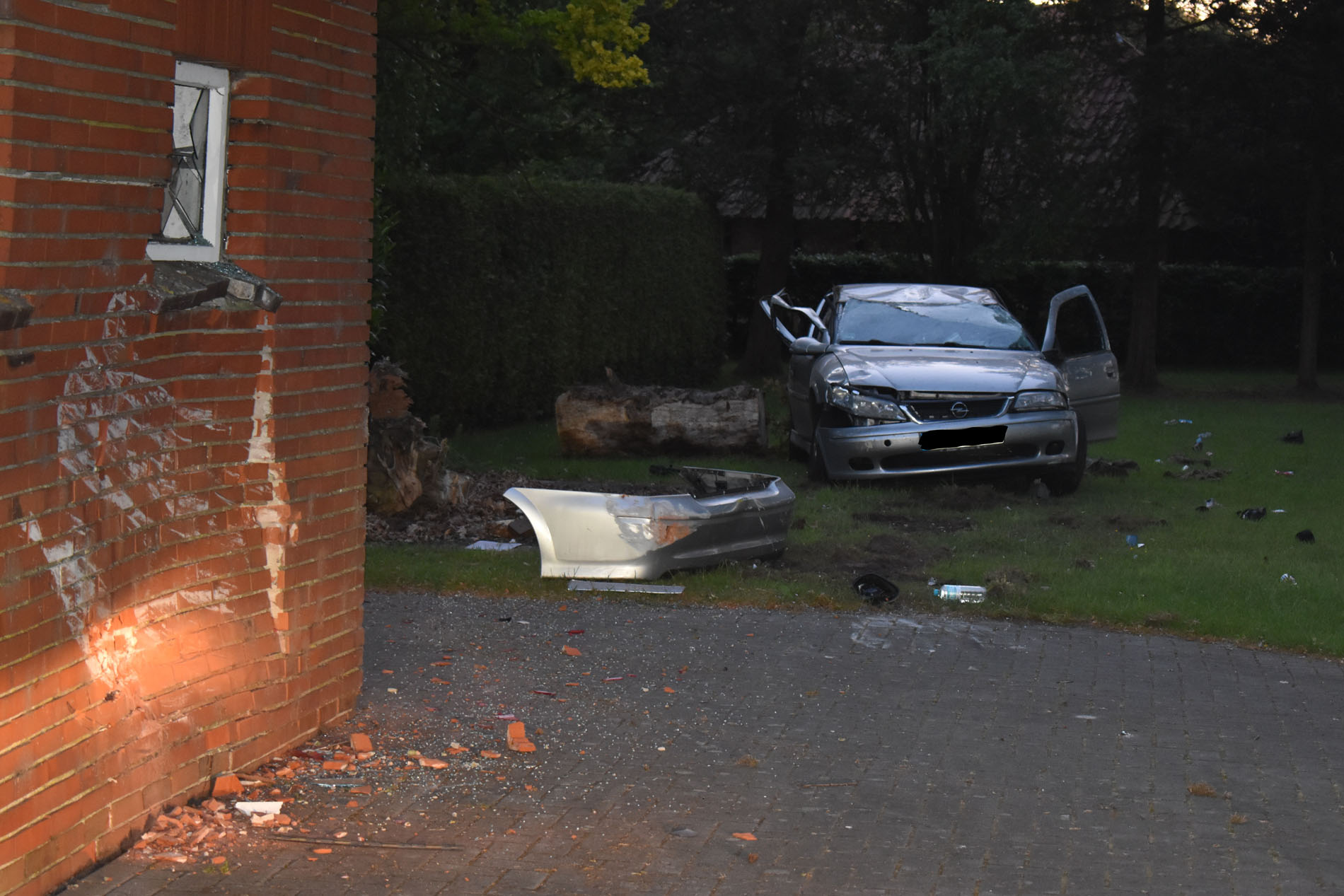 19-Jähriger verursacht Unfall unter Alkoholeinfluss in Hengtsforde