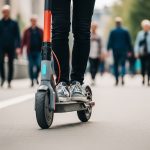 E-Scooter-Fahrer kollidiert mit Seniorin in Schortens
