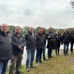 Gut gerüstet für Wind und Wetter: Fischereiaufseher in Zetel erhalten neue Jacken